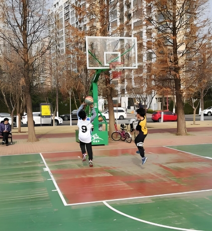 篮球场上挥洒汗水击退鼻炎 006.jpg